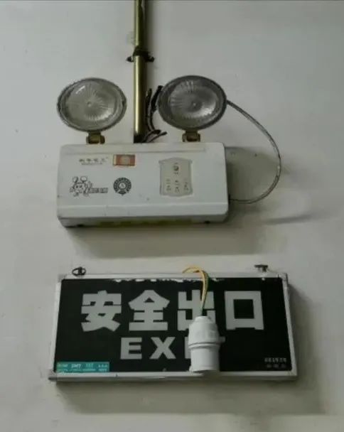 DƬ